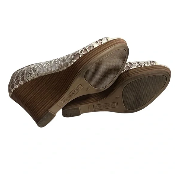 American Eagle Lolita Lace Peep Toe Wedge Heel - Picture 6 of 8